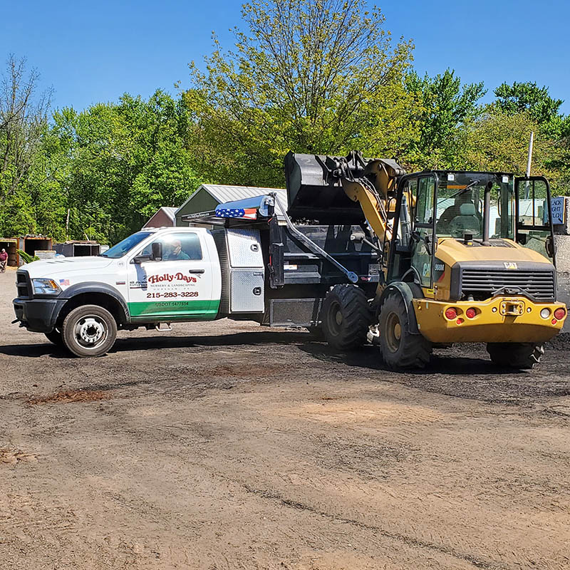 holly-days-nursery-bulk-materials-loading-mulch-delivery
